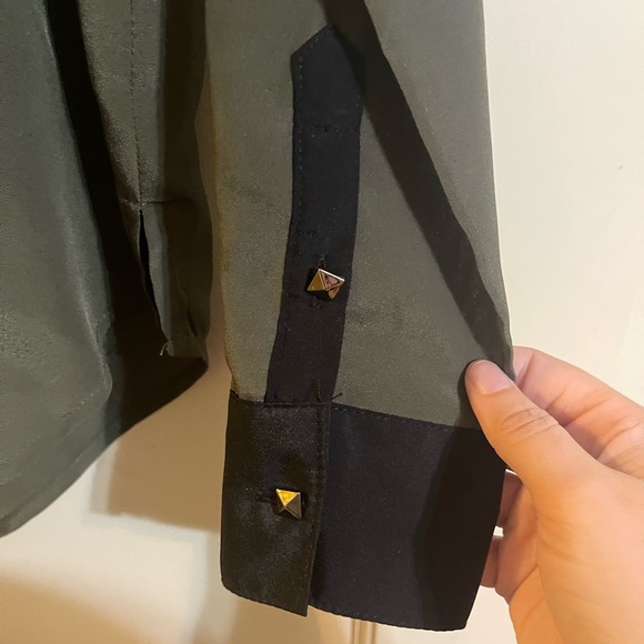 Rock & Republic Olive button up.  Size small. Stud detail.  Good condition - Picture 4 of 4